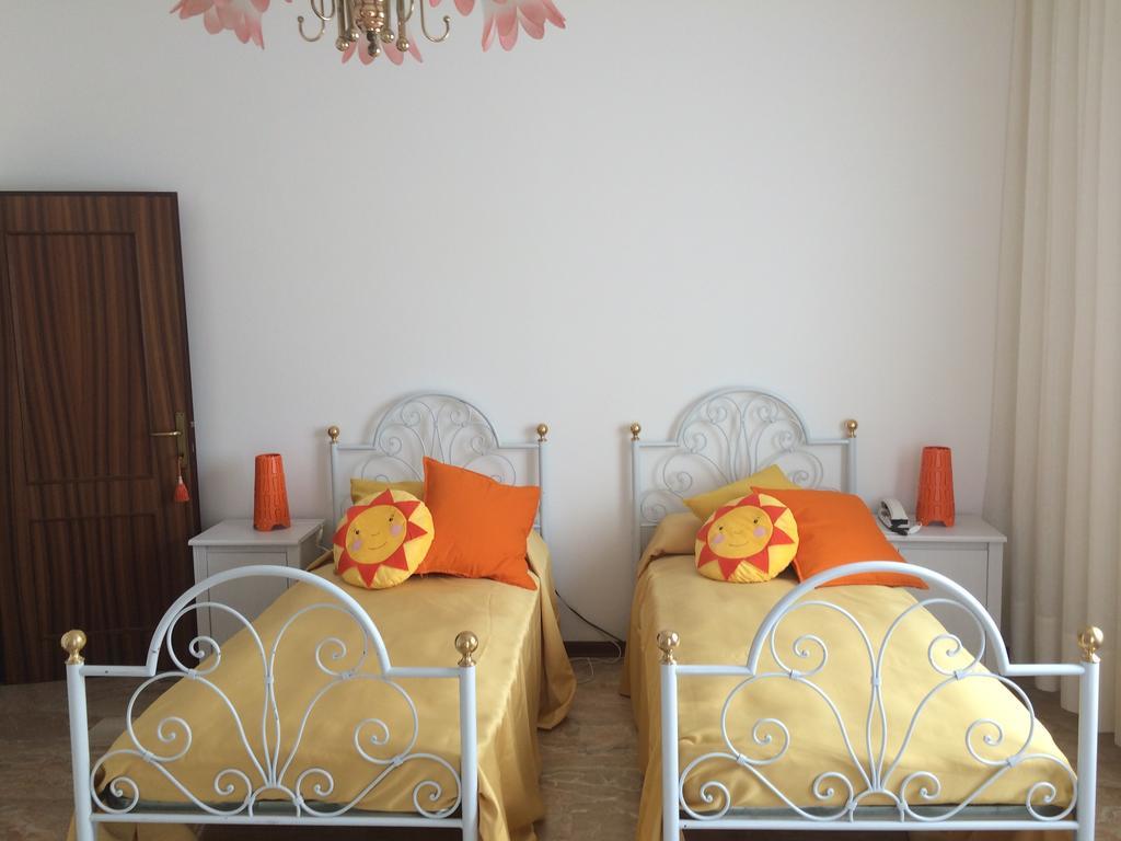 B&B Soleluna Massa Fiscaglia Bagian luar foto