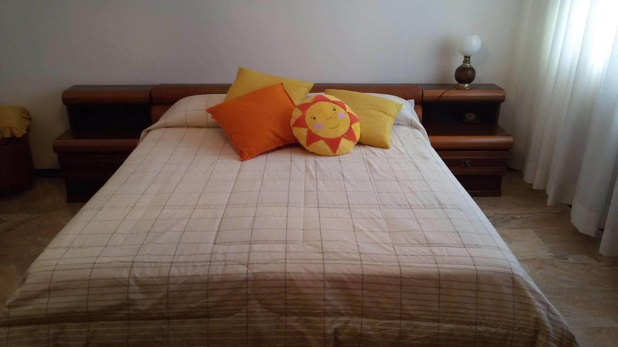 B&B Soleluna Massa Fiscaglia Bagian luar foto
