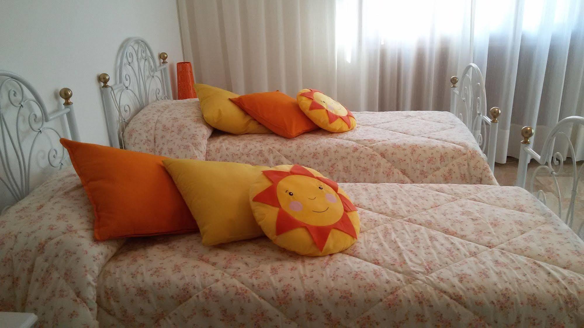 B&B Soleluna Massa Fiscaglia Bagian luar foto