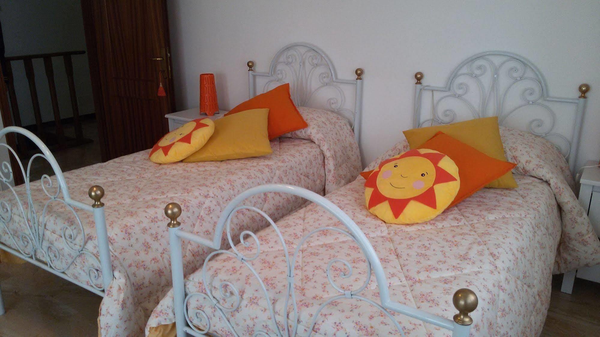 B&B Soleluna Massa Fiscaglia Bagian luar foto